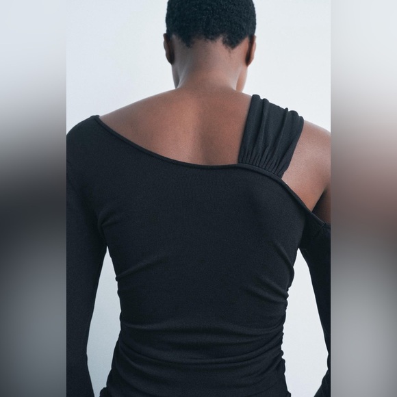 Zara CUT-OUT KNIT TOP Long Sleeve in Black Size Medium NWT - Picture 3 of 9